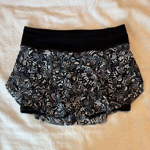 Lululemon Black and White Patterned Skort
